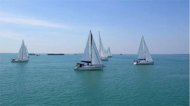 Start from Darwin to Bali © World Cruising Club http://www.worldcruising.com